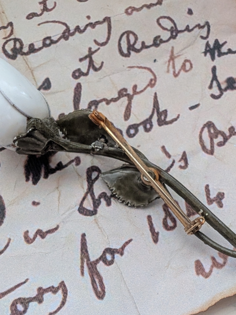 1930s Vintage White Tulip Flower Brooch - Silver Tone Leaf Stem - Picture 5 of 11